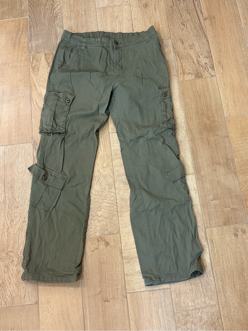 Women's Cargo Pants - Olive Green - Picture 3 of 6